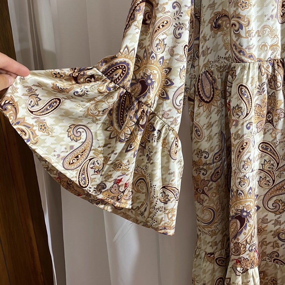 Entro Dress - Size 1X - soft silk material! - Picture 3 of 6